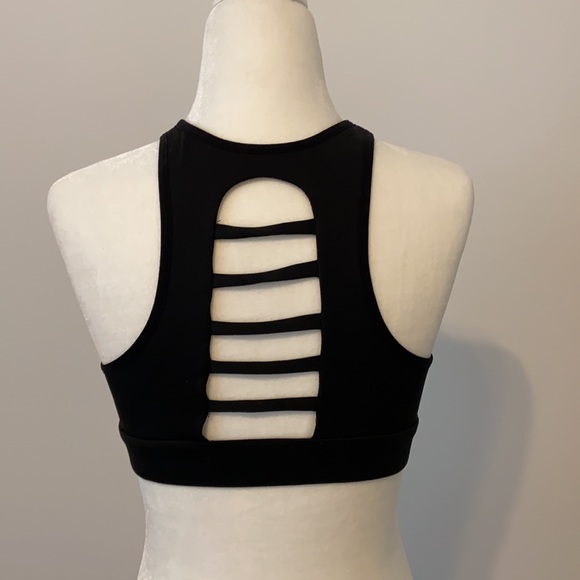 Mono B High Neck Strappy Sports Bra. Size Medium. - Picture 7 of 7